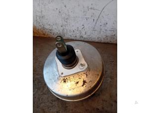 Używane Wspomaganie hamulców Jaguar XE 2.0d 180 16V Cena na żądanie oferowane przez Autohandel-Smet Gebroeders NV