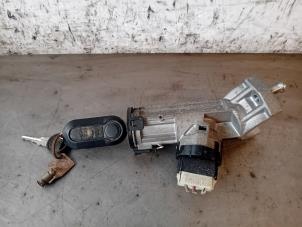 Begagnade Tändningslås + nyckel Fiat Ducato (250) 2.3 D 130 Multijet Minibus Extralongo Pris på förfrågan erbjuds av Autohandel-Smet Gebroeders NV