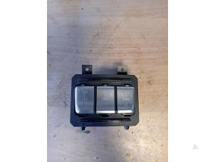 Begagnade Väljarspak 4x4 Mercedes G AMG (463) 5.5 G 63 AMG V8 32V Pris på förfrågan erbjuds av Autohandel-Smet Gebroeders NV