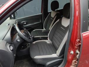 Begagnade Klädsel, uppsättning (komplett) Dacia Lodgy (SD0J) 1.3 TCE 130 16V Pris på förfrågan erbjuds av Autohandel-Smet Gebroeders NV