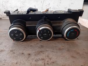 Gebruikte Airco bedieningspaneel Renault Trafic (1FL/2FL/3FL/4FL) 2.0 dCi 16V 130 Prijs op aanvraag aangeboden door Autohandel-Smet Gebroeders NV