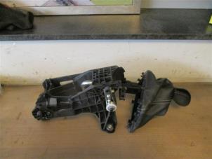 Begagnade Växelspak Mercedes Sprinter 3,5t (907.6/910.6) 314 CDI 2.1 D RWD Pris på förfrågan erbjuds av Autohandel-Smet Gebroeders NV