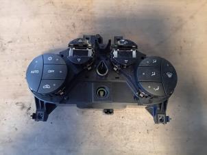 Używane Panel sterowania klimatyzacji Fiat 500C (312) Cena na żądanie oferowane przez Autohandel-Smet Gebroeders NV