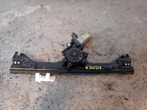 Gebruikte Raammechaniek 2Deurs rechts-voor Fiat 500C (312) Prijs op aanvraag aangeboden door Autohandel-Smet Gebroeders NV