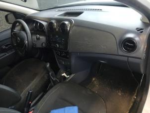 Gebruikte Airbag set + dashboard Dacia Sandero II 0.9 TCE 12V Prijs op aanvraag aangeboden door Autohandel-Smet Gebroeders NV