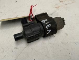 Begagnade Extra vattenpump Mercedes CLK (C208) 2.0 200 16V Pris € 20,00 Marginaltabell erbjuds av Autodemontage van der Iest