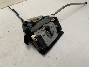Gebruikte Portierslot Mechaniek 4Deurs links-achter Mercedes C Estate (S204) 2.2 C-220 CDI 16V BlueEfficiency Prijs € 70,00 Margeregeling aangeboden door Autodemontage van der Iest