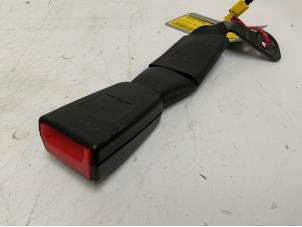 Gebruikte Veiligheidsgordel Insteek midden-achter Mercedes C Estate (S204) 2.2 C-220 CDI 16V BlueEfficiency Prijs € 20,00 Margeregeling aangeboden door Autodemontage van der Iest