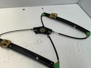Gebruikte Ruitmechaniek 4Deurs rechts-voor Audi A4 Avant (B8) 2.0 TDI 16V Prijs € 40,00 Margeregeling aangeboden door Autodemontage van der Iest