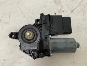 Gebruikte Raammotor Portier Volkswagen Golf V (1K1) 1.9 TDI Prijs € 22,50 Margeregeling aangeboden door Autodemontage van der Iest