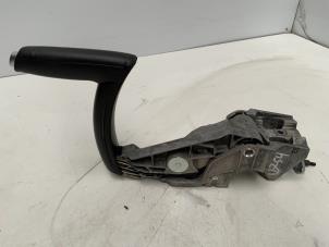 Begagnade Parkeringsbromsspak Audi A3 (8P1) 2.0 TDI 16V Pris € 24,98 Marginaltabell erbjuds av Autodemontage van der Iest