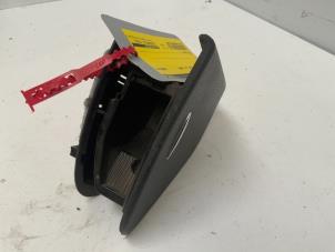 Gebruikte Asbak achter Mercedes E (W211) 3.2 E-320 CDI 24V Prijs € 15,00 Margeregeling aangeboden door Autodemontage van der Iest