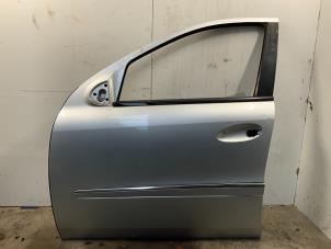Gebruikte Portier 4Deurs links-voor Mercedes ML II (164/4JG) 3.0 ML-320 CDI 4-Matic V6 24V Prijs € 75,00 Margeregeling aangeboden door Autodemontage van der Iest