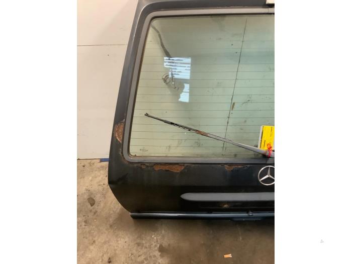 Baklucka från en Mercedes-Benz E Combi diesel (S124) 2.5 250 TD 1990