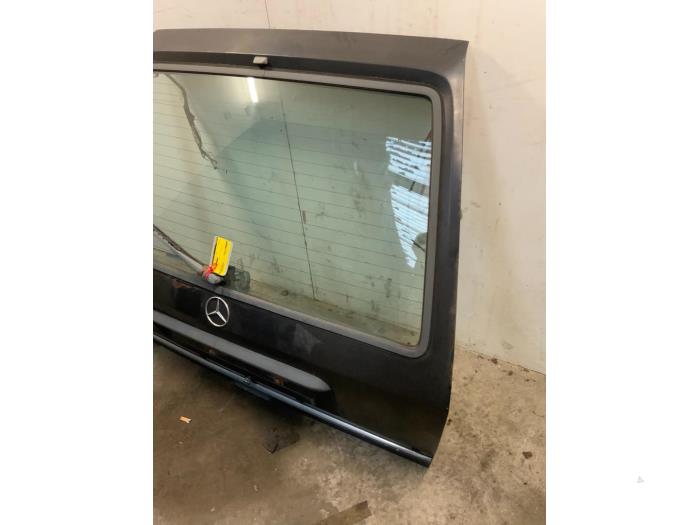 Baklucka från en Mercedes-Benz E Combi diesel (S124) 2.5 250 TD 1990