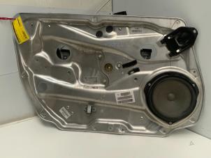 Gebruikte Ruitmechaniek 4Deurs links-voor Mercedes C Estate (S204) 2.2 C-200 CDI 16V . Prijs € 27,50 Margeregeling aangeboden door Autodemontage van der Iest