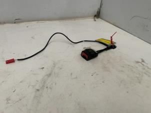 Begagnade Främre bältesspänne, vänster Mercedes B (W245) 2.0 B-200 16V Turbo Pris € 17,50 Marginaltabell erbjuds av Autodemontage van der Iest