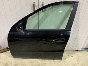 Gebruikte Portier 4Deurs links-voor Mercedes ML II (164/4JG) 3.0 ML-280 CDI 4-Matic V6 24V Prijs € 175,00 Margeregeling aangeboden door Autodemontage van der Iest