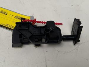 Używane Silnik blokady wlewu paliwa Mercedes SLK (R171) 3.5 350 V6 24V Cena € 50,00 Procedura marży oferowane przez Autodemontage van der Iest