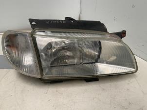Używane Reflektor prawy Peugeot Partner 1.9 D Cena € 30,00 Procedura marży oferowane przez Autodemontage van der Iest