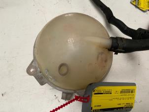 Używane Zbiornik rozprezny Volkswagen Touran (1T1/T2) 2.0 TDI 16V 140 Cena € 7,50 Procedura marży oferowane przez Autodemontage van der Iest