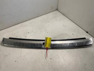 Begagnade Dekorstripe, baklucka Mercedes C Combi (S203) 2.2 C-220 CDI 16V Pris € 20,00 Marginaltabell erbjuds av Autodemontage van der Iest