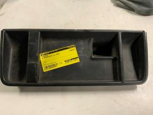 Gebruikte Opbergvak Volkswagen Transporter T5 2.5 TDi PF Prijs € 17,50 Margeregeling aangeboden door Autodemontage van der Iest