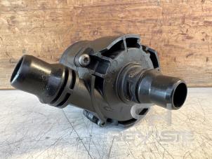 Gebruikte Koelvloeistof pomp BMW 4 serie (F32) M4 3.0 24V TwinPower Turbo Prijs € 60,00 Margeregeling aangeboden door RH Motoren Transmissie Revisie BV