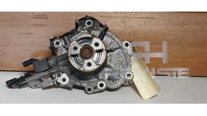 Begagnade Vattenpump Landrover Discovery V (LR) 2.0 Td4 16V Pris på förfrågan erbjuds av RH Motoren Transmissie Revisie BV