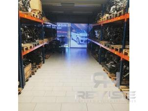 Nowe Chlodnica oleju BMW 5 serie (G30) 520e 2.0 Turbo 16V Cena € 102,54 Z VAT oferowane przez RH Motoren Transmissie Revisie BV