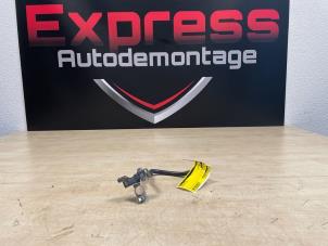 Begagnade Batterisensor Volkswagen Polo VI (AW1) 1.0 12V BlueMotion Technology Pris € 19,00 Marginaltabell erbjuds av Express Autodemontage