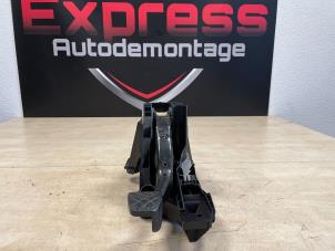 Begagnade Bromspedal Volkswagen Golf VII Variant (AUVV) 2.0 TDI 150 16V Pris € 30,00 Marginaltabell erbjuds av Express Autodemontage