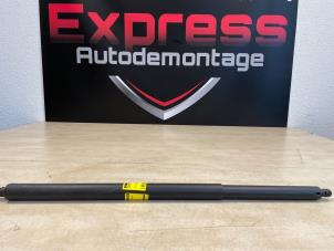 Gebruikte Gasdemper rechts-achter Mercedes GLA (156.9) 1.6 180 16V Prijs € 50,00 Margeregeling aangeboden door Express Autodemontage