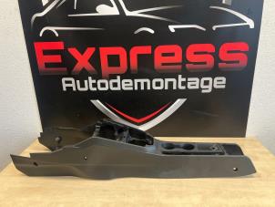 Begagnade Mittkonsol Seat Ibiza V (KJB) 1.0 TSI 12V Pris € 69,00 Marginaltabell erbjuds av Express Autodemontage