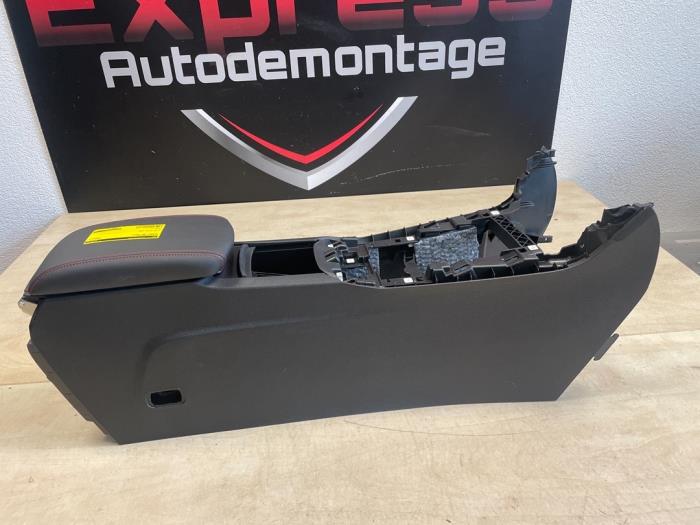 Mittkonsol från en Peugeot 308 (L3/L8/LB/LH/LP) 1.2 12V e-THP PureTech 130 2020