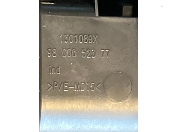 Mittkonsol från en Peugeot 308 (L3/L8/LB/LH/LP) 1.2 12V e-THP PureTech 130 2020