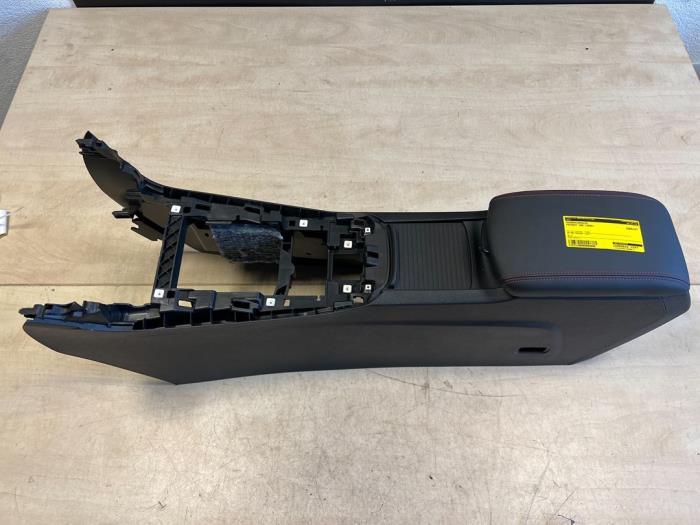 Mittkonsol från en Peugeot 308 (L3/L8/LB/LH/LP) 1.2 12V e-THP PureTech 130 2020