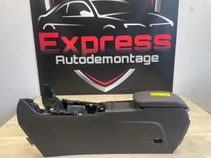 Begagnade Mittkonsol Peugeot 308 (L3/L8/LB/LH/LP) 1.2 12V e-THP PureTech 130 Pris € 150,00 Marginaltabell erbjuds av Express Autodemontage