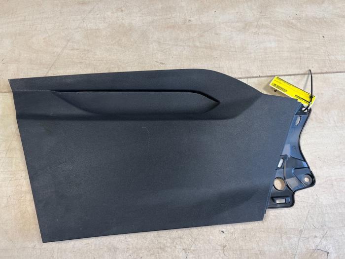 Armstödsskydd, höger från en Peugeot 5008 II (M4/MC/MJ/MR) 1.2 12V e-THP PureTech 130 2019