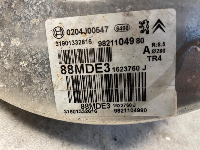 Rembekrachtiger van een Citroën Berlingo 1.6 BlueHDI 100 2021