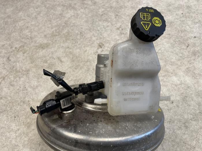 Rembekrachtiger van een Citroën Berlingo 1.6 BlueHDI 100 2021