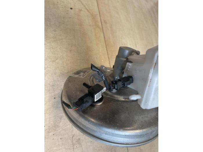 Rembekrachtiger van een Citroën Berlingo 1.6 BlueHDI 100 2021