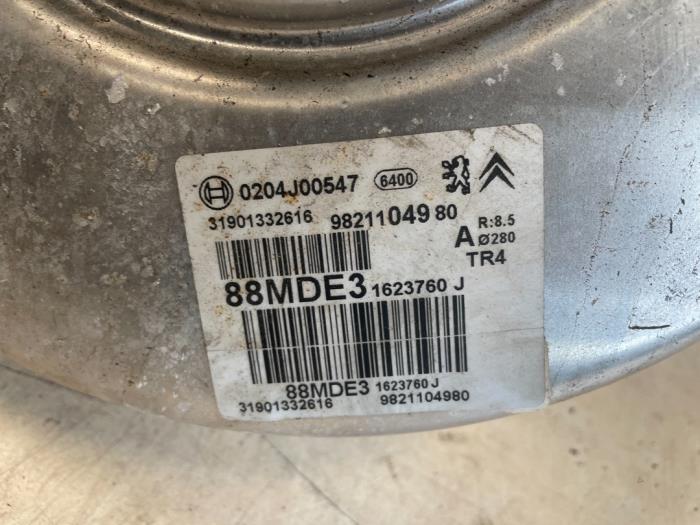 Rembekrachtiger van een Citroën Berlingo 1.6 BlueHDI 100 2021