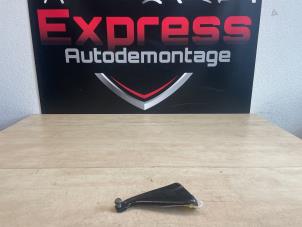 Używane Rolka drzwi przesuwnych prawych Citroen Berlingo 1.6 BlueHDI 100 Cena € 50,00 Procedura marży oferowane przez Express Autodemontage