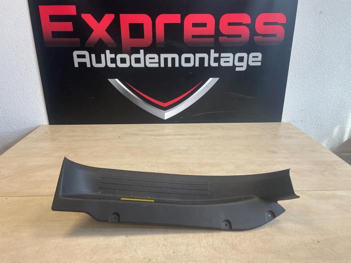 Pokrywa slupka C prawa z Citroën Berlingo 1.6 BlueHDI 100 2021