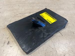 Używane Pojemnik na akumulator Citroen Berlingo 1.6 BlueHDI 100 Cena € 10,00 Procedura marży oferowane przez Express Autodemontage