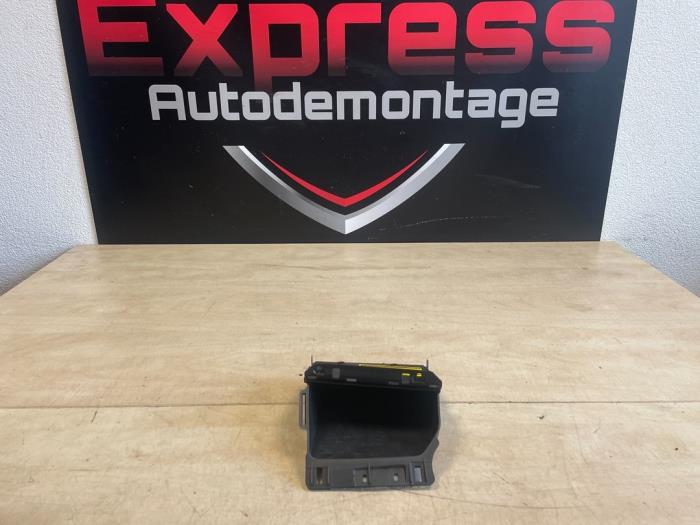 Schowek z Citroën Berlingo 1.6 BlueHDI 100 2021