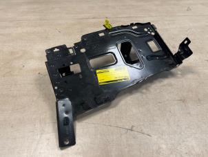 Używane Pojemnik na akumulator Citroen Berlingo 1.6 BlueHDI 100 Cena € 10,00 Procedura marży oferowane przez Express Autodemontage