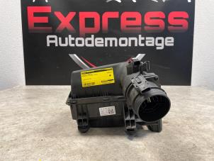 Begagnade Luftfilterhus Mercedes A (W176) 2.2 A-200 CDI, A-200d 16V Pris € 60,00 Marginaltabell erbjuds av Express Autodemontage