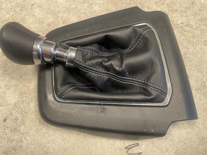 Växelspaksskydd från en Ford Focus 4 Wagon 1.0 Ti-VCT EcoBoost 12V 125 2022